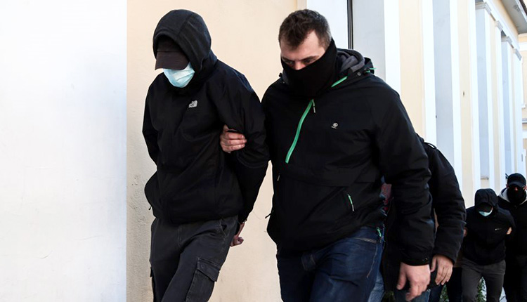 η μητέρα των δύο ανηλίκων που επιτέθηκαν βίαια στον άντρα στον σταθμό Ομόνοια του Μετρό,