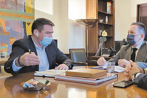 ο δήμαρχος Χερσονήσου Γιάννης Σέγκος στις συναντήσεις που είχε με τον υπουργό Ανάπτυξης και Επενδύσεων, Άδωνι Γεωργιάδη, καθώς και με τον αναπληρωτή υπουργό Εσωτερικών, Στέλιο Πέτσα