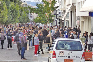 Το “έλα να δεις” έγινε το Σαββατοκύριακο στο κέντρο του Ηρακλείου με τον απίστευτο συνωστισμό