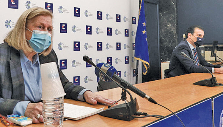 Οι κ.κ. Θεοδωρίδου και Θεμιστοκλέους