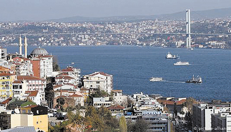 Μες στου Βοσπόρου τα στενά…