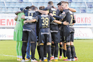 Οι παίκτες του Εργοτέλη πανηγύρισαν τη μεγάλη νίκη στα Χανιά