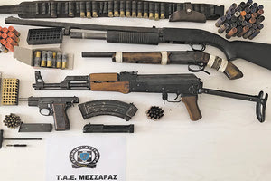 Μεσσαρίτης έκρυβε ολόκληρο οπλοστάσιο