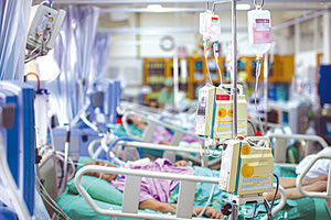 ΣΤΗ ΜΕΘ ΤΟΥ ΠΑΓΝΗ