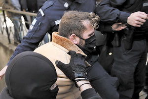 Προφυλακίστηκε μετά την απολογία του ο προπονητής