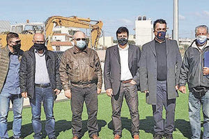 Τοποθετήθηκε ο πλαστικός χλοοτάπητας