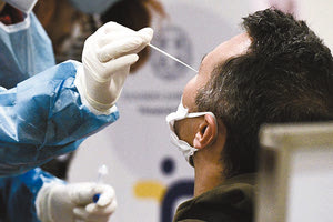 Σταθερά ψηλά τα κρούσματα σε όλη τη χώρα