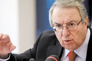 Ο πρόεδρος της ΟΙΕΛΕ ζητά παραίτηση Μπαμπινιώτη