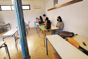 Στα θρανία επιστρέφουν οι μαθητές γυμνασίων, λυκείων και ΕΠΑΛ
