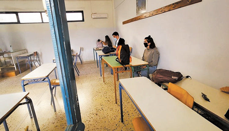 Στα θρανία επιστρέφουν οι μαθητές γυμνασίων, λυκείων και ΕΠΑΛ