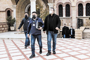 Στην περιοχή της Θεσσαλονίκης ο Νίκος Χαρδαλιάς μετά τη σύσκεψη που πραγματοποιήθηκε στη Μητρόπολη Νεαπόλεως