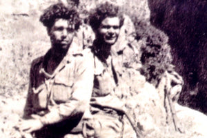 Σαμποτάζ του αεροδρομίου Καστελλίου , οι οδηγοί των ομάδων Γιάννης Ανδρουλάκης αριστερά και Κίμωνας Ζωγραφάκης δεξιά.