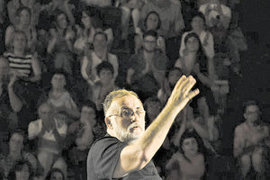 Θανος Μικρούτσικος