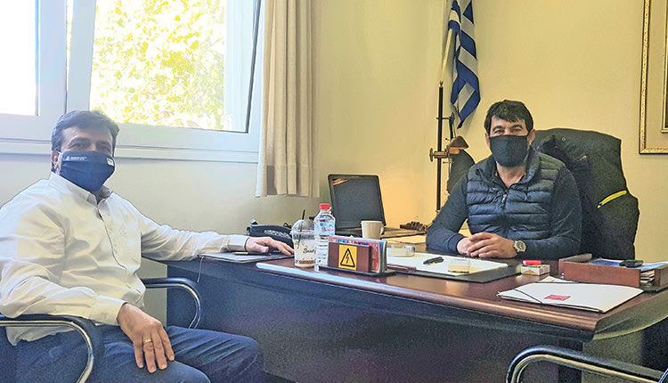 ο Αντιπεριφερειάρχης Ηρακλείου Νίκος Συριγωνάκης με τον Πρόεδρο του Συνδέσμου Εγκατεστημένων Επιχειρήσεων της ΒΙΠΕ Ηρακλείου Λευτέρη Αντωνακάκη.