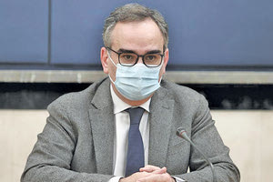 ο αναπληρωτής υπουργός Υγείας Βασίλης Κοντοζαμάνης