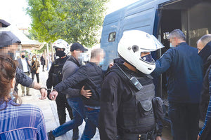 Τέσσερις από τους έξι εμπλεκόμενους στην υπόθεση της ναρκο-νταλίκας κρίθηκαν προσωρινά κρατούμενοι