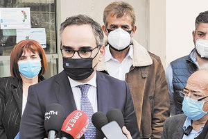 Ο κ. Κοντοζαμάνης στο νοσοκομείο Αγίου Νικολάου