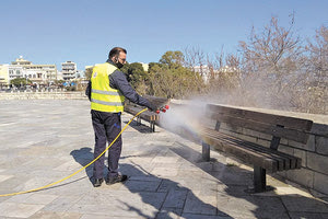 ΨΕΚΑΣΜΟΙ: Απολύμανση σε πλατείες και παγκάκια του Δήμου Ηρακλείου