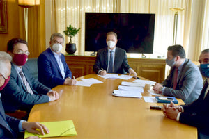 Συνάντηση στο Υπουργείο Αγροτικής Ανάπτυξης μεταξύ του Υπουργού Σπήλιου Λιβανού και του Περιφερειάρχη Κρήτης Σταύρου Αρναουτάκη,