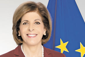 Η επίτροπος Υγείας και Ασφάλειας Τροφίμων της ΕΕ, Στέλλα Κυριακίδου
