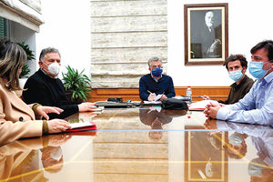 Αρναουτάκης υπογραφή συμβάσεων