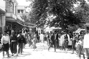 Η φωτογραφία της ημέρας: Ηράκλειο 1897, στην πλατεία των Λιονταριών