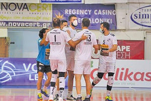 H ομάδα βόλεϊ του ΟΦΗ