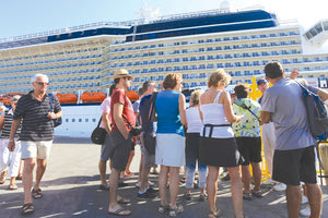 τουρίστες κρουαζιερόπλοιο