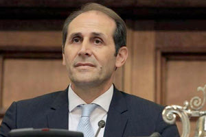 O Υφυπουργός Οικονομικών, Απόστολος Βεσυρόπουλος