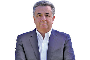 ο Περιφερέρειαρχης Κρήτης Σταύρος Αρναουτάκης