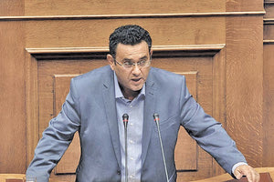 ο βουλευτής Ηρακλείου του ΚΚΕ Μανόλης Συντυχάκης