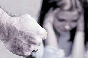 ενδοοικογενειακή βία