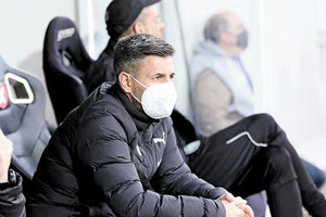 Ο Σίμος υπέβαλε παραίτηση αλλά δεν έγινε δεκτή από τη διοίκηση