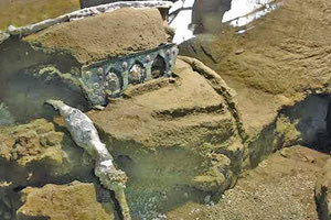 Η αρχαιολογική σκαπάνη έφερε στο φως ένα ρωμαϊκό άρμα από μια έπαυλη έξω από την Πομπηία