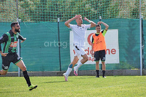 Ο Κούστα πανηγυρίζει το υπέροχο γκολ που πέτυχε για τον ΟΦΙ