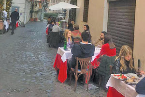 Χαλαρώνουν τα μέτρα για την πανδημία στη Ρώμη