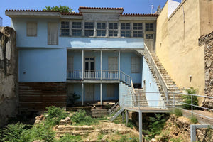 Η γνωστή ως οικία Κοκοβίκου, στην Πλάκα.