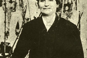 γυναίκα ζωσμένη με τα όπλα