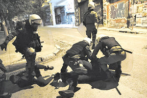 περιστατικό αστυνομικής βίας στον ξυλοδαρμό της Νέας Σμύρνης 