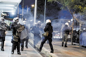 αστυνομικοί στα επεισόδια της Νέας Σμύρνης