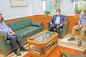 Οι κ.κ. Αρναουτάκης, Σουρβίνος και Βαμβακάς