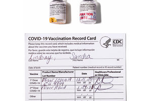 το πρώτο εμβόλιο στο μουσείο