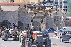 Η χθεσινή μηχανοκίνητη πορεία των αγροτών