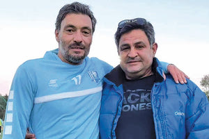 Ο Τάσος Τριανταφύλλου με τον φροντιστή του Πόρου Σωτήρη Δημητρόπουλο