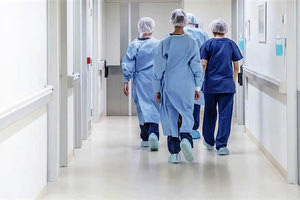 γιατροί σε νοσοκομείο κοροναϊού