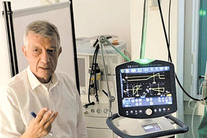 ο καθηγητής Εντατικής και διευθυντής ΜΕΘ στο ΠΑΓΝΗ Δημήτρης Γεωργόπουλος