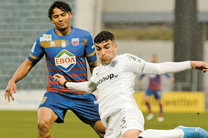 Ο Λυμπεράκης κόβει μπροστά από τον Περέα