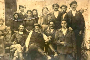 H φωτογραφία της ημέρας: Οικογένεια πριν τον πόλεμο στις Γωνιές Μαλεβιζίου