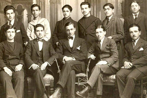 H φωτογραφία της ημέρας: 1920 στο φωτογραφείο του Μπεχαεντίν στο Ηράκλειο