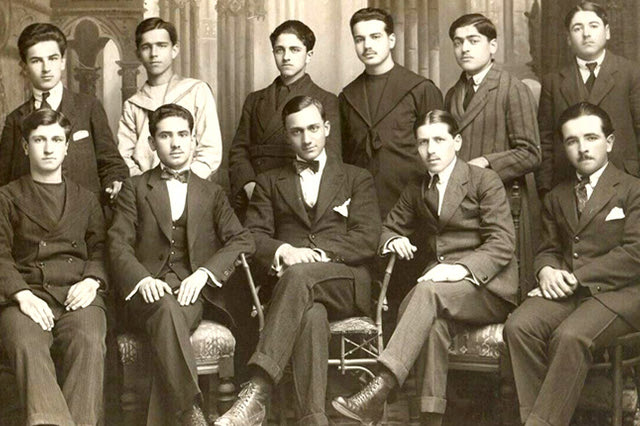 H φωτογραφία της ημέρας: 1920 στο φωτογραφείο του Μπεχαεντίν στο Ηράκλειο